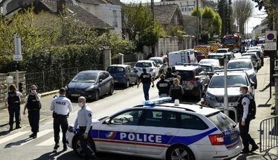 “Ataque terrorista” en Francia: Hombre mató a cuchilladas a policía cerca de París