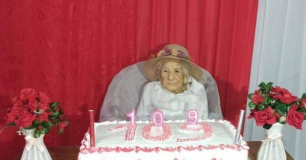 La Nación / Doña Petrona, la abuela de 109 años: “Que se vacune un joven, ellos son el futuro de este país”