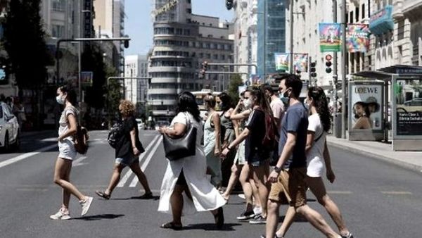 Madrid levantará el 9 de mayo el toque de queda y las medidas en domicilios y bares