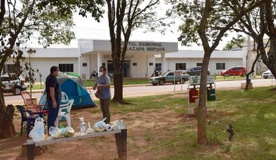 Familiares de enfermos sufren todo tipo de  incomodidades - Nacionales - ABC Color