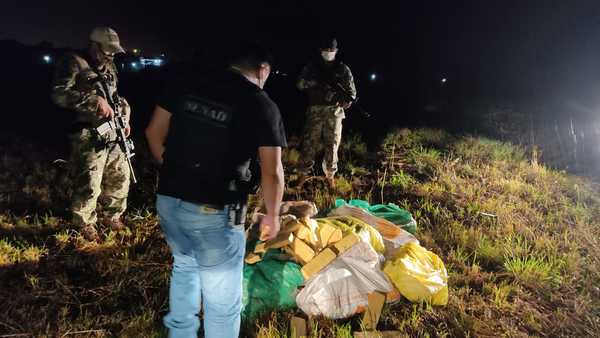 Hallan 216 kilos de marihuana a orillas del río en Villeta