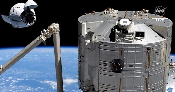 La Nación / Reciclada cápsula Crew Dragon de SpaceX llevó a nueva tripulación a la ISS