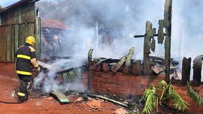 INCENDIAN CASA DE UNA MUJER EN EL BARRIO PERPETUO SOCORRO DE MARIA AUXILIADORA.