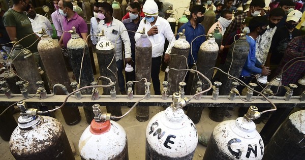 La Nación / COVID-19: India bate récord de muertos y el mundo roza los 1.000 millones de vacunas administradas