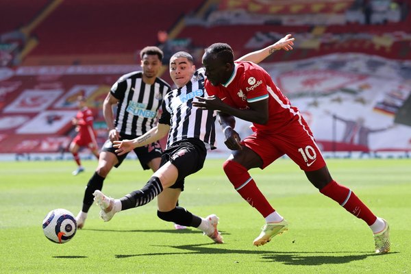 Versus / El Newcastle de Almirón rescata un heroico empate en Anfield ante el Liverpool