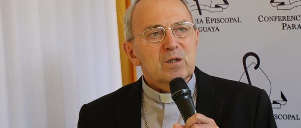 Obispo expulsa a sacerdote de su parroquia - ADN Digital