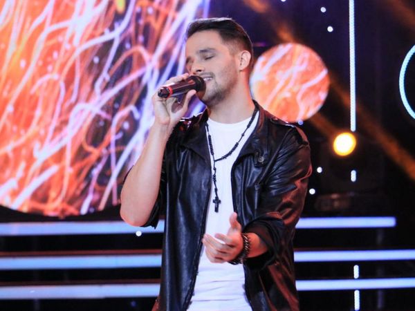 El odontólogo churro que arrasa en el Canta Conmigo Paraguay