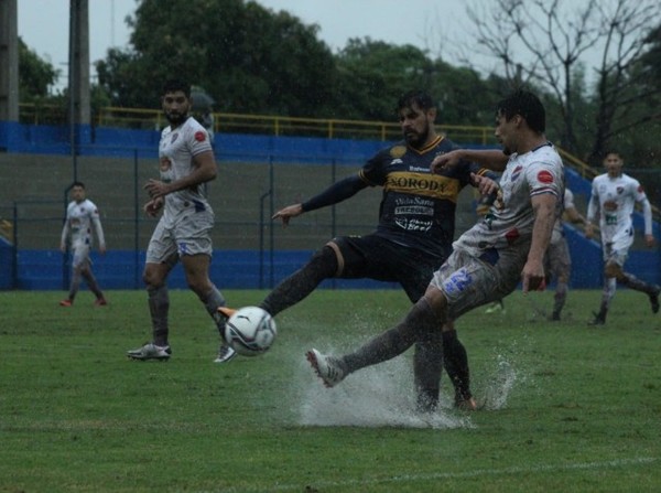 Sendos empates en lluviosa jornada - APF