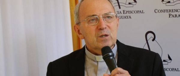 Obispo expulsa a sacerdote de su parroquia