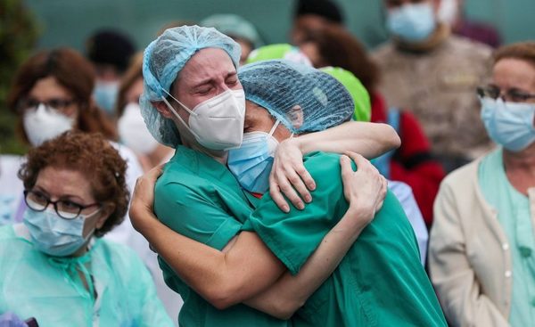 En 20 días de abril murieron por Covid 15 médicos y 23 enfermeras