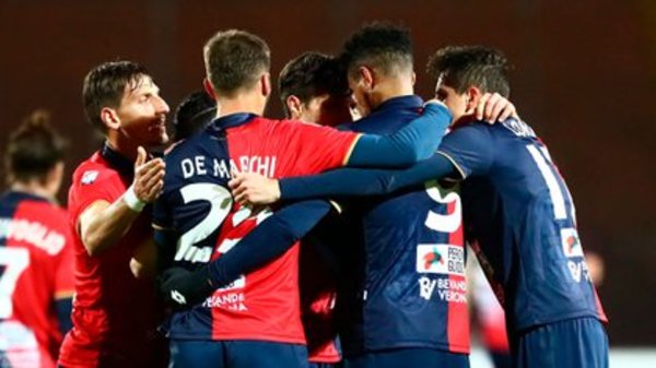 Cinco jugadores de fútbol embriagan y violan a una joven