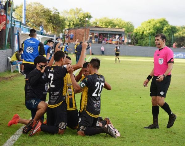 Primera victoria aurinegra - Fútbol de Ascenso de Paraguay - ABC Color