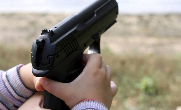 Niño de 5 años mata a su hermanita de un disparo - Noticiero Paraguay
