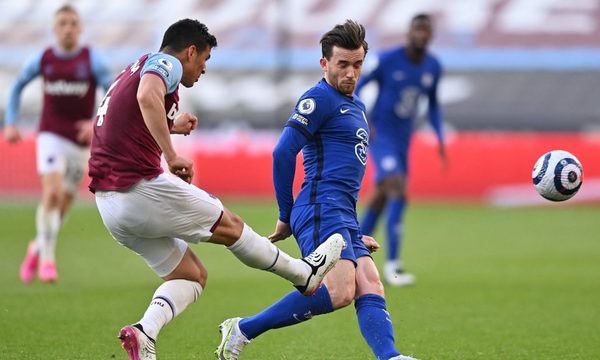 Versus / Balbuena fue expulsado y el DT del West Ham lo "destrozó"
