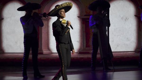 Alejandro Fernández confirma que superó el COVID-19