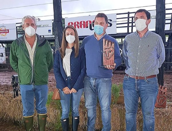 “Rural Ganadera” de Sisul dominó en la exposición a campo de la Nacional Brangus