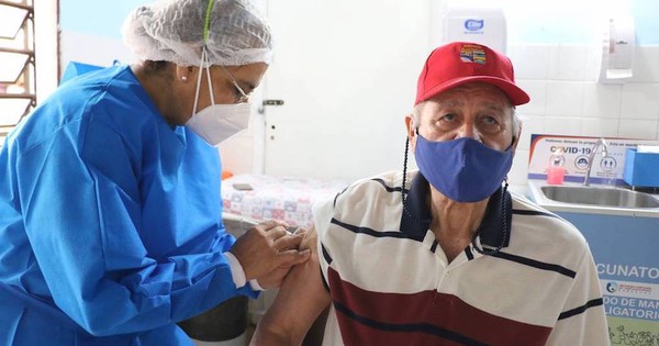La Nación / Se inicia vacunación a mayores de 80 años