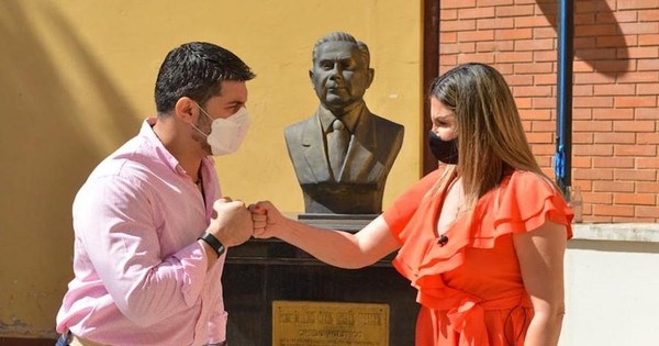 La Nación / Precandidata a concejal abandona el oficialismo para apoyar a “Nenecho”