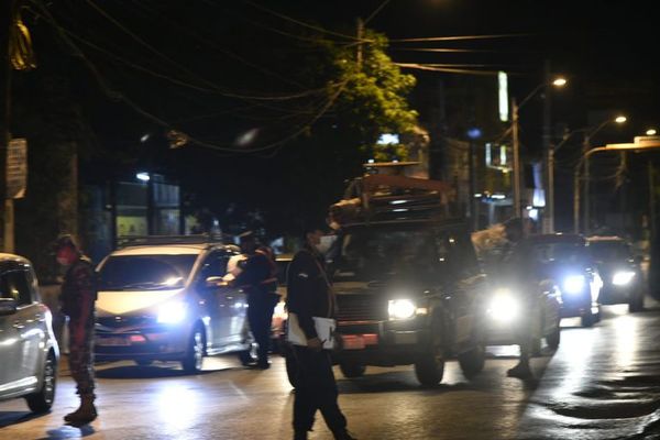 Nuevas restricciones por COVID-19: policías y militares volverán a salir a las calles - Nacionales - ABC Color