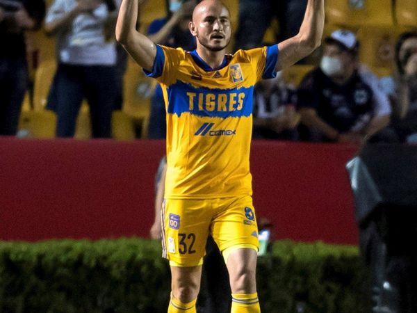 Carlos González marca en el clásico regio para el Tigres