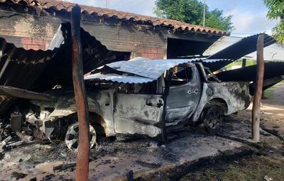 Ataque a subcomisaría en Loreto: queman camioneta y motocicleta de patrulla