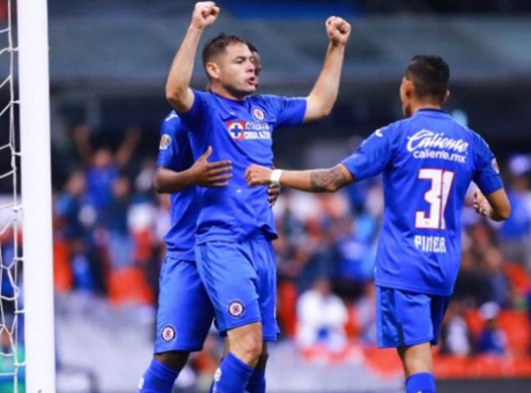 Pablo Aguilar anota en la victoria del Cruz Azul