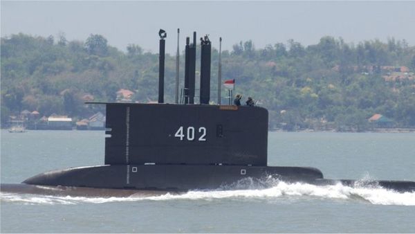 Indonesia encontró al submarino desaparecido partido en pedazos en el fondo del mar: los 53 tripulantes están muertos