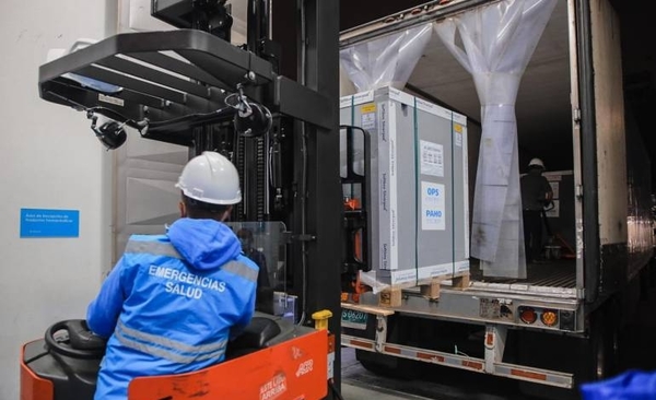 Diario HOY | Colombia recibe casi un millón de vacunas de AstraZeneca por medio de Covax