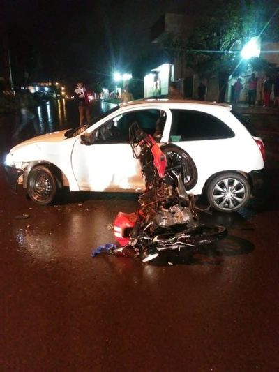 Joven motociclista muere tras chocar contra automóvil - Nacionales - ABC Color