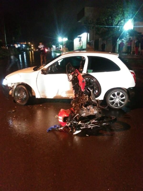 Joven motociclista muere tras chocar contra automóvil - Nacionales - ABC Color