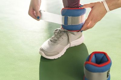 ¿Caminar con pesas es bueno para tu cuerpo?