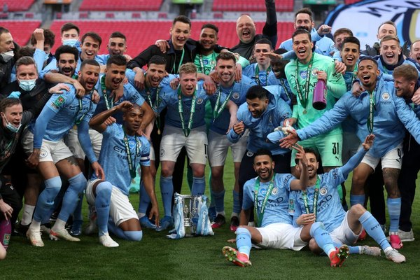 Versus / El Manchester City de Guardiola gana la Copa de la Liga y sueña con el triplete