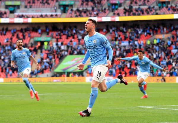 El Manchester City de Guardiola gana la Copa de la Liga y sueña con el triplete
