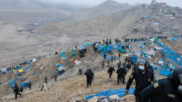 Miles de peruanos que se quedaron sin techo por la pandemia crean un asentamiento temporal | Ñanduti