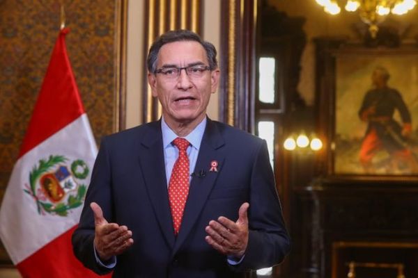 El expresidente peruano que rompió la fila de vacunación está con Covid
