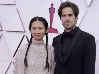 Chloé Zhao gana el Óscar a mejor dirección por "Nomadland"