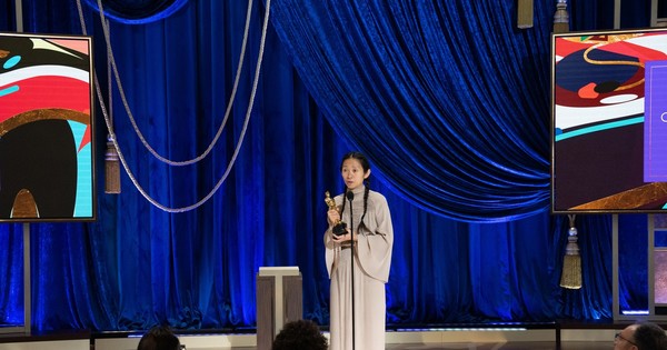 La Nación / La directora de “Nomadland” Chloé Zhao hace historia en unos Óscar pandémicos