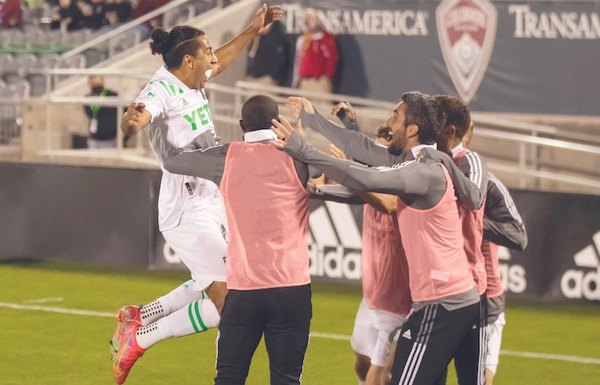 Crónica / DOBLETE DE CECILIO. Histórico triunfo del Austin
