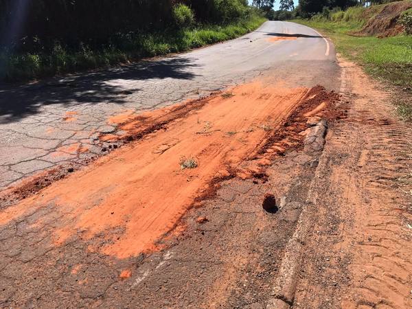 Gobernador DESPILFARRA dinero en OBRAS INNECESARIAS y no arregla CAMINOS