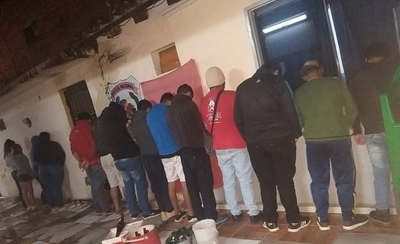 Diario HOY | Doce personas demoradas tras intervención en fiesta clandestina en Luque