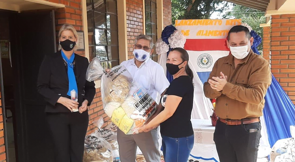 Guairá: Gobernador entregó kits de alimentos en Independencia - Noticiero Paraguay