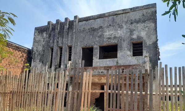 Municipalidad recupera edificio de ex Correos - Noticiero Paraguay