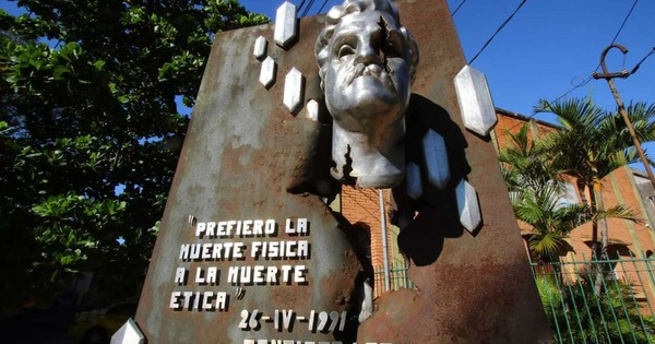 La Nación / A 30 años del crimen de Santiago Leguizamón, lo recuerdan frente a monolito