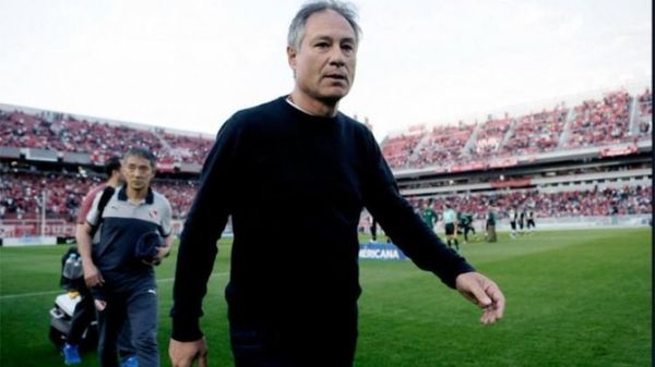 Holan renunció como DT de Santos, a un día de jugar con Boca en la Libertadores