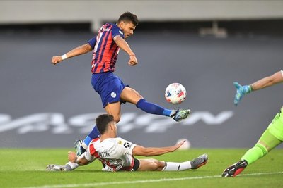 San Lorenzo derrotó a River en el Monumental con los Romero intratables