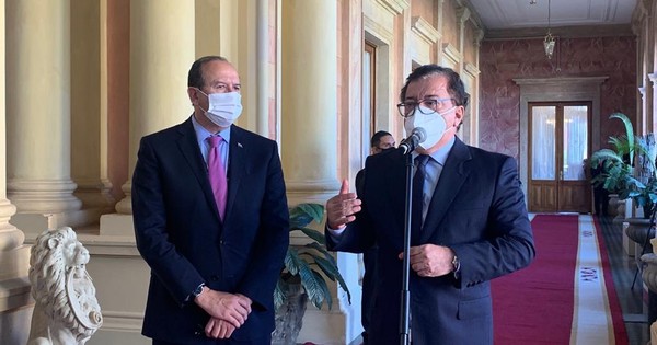La Nación / Abdo Benítez busca consenso para decidir sobre uso de fondos sociales de las binacionales