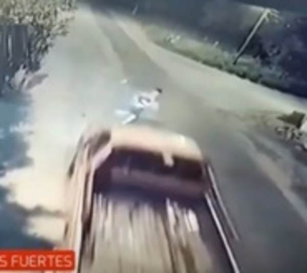 Joven fue arrollado por una camioneta - Paraguay.com