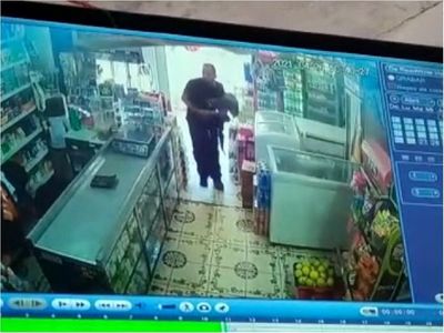 Delincuentes roban en un minimercado en Ciudad del Este