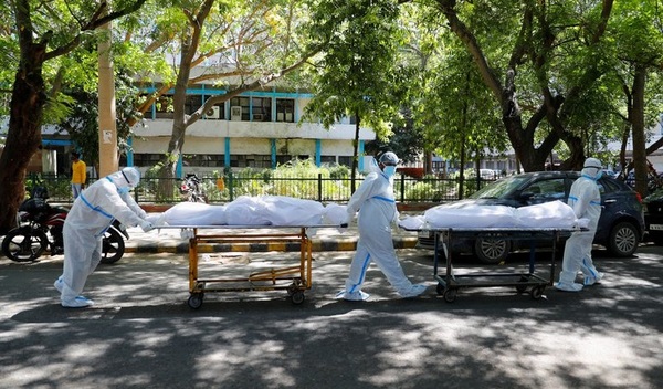 India registró otro récord con 2.812 muertos y mas de 350.000 contagios en 24 horas