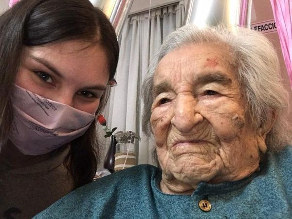ABUELA PARAGUAYA QUE VENCIÓ AL COVID FESTEJÓ 114 AÑOS